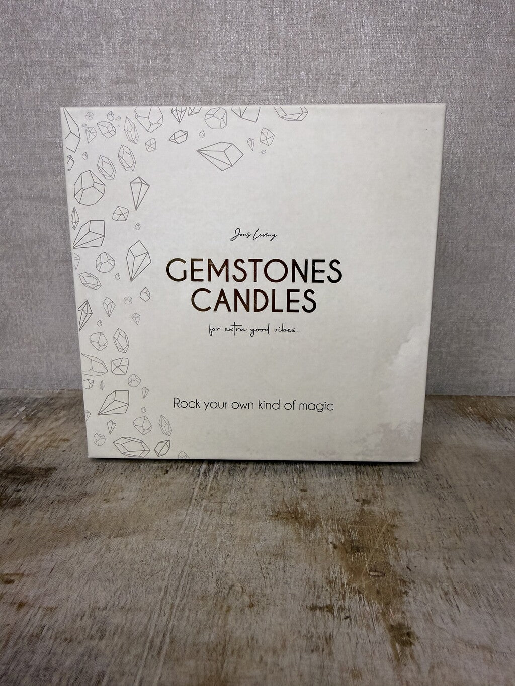 Cadeauset Gemstone van JENS Living met vier geurkaarsen met edelstenen in luxe cadeauverpakking.