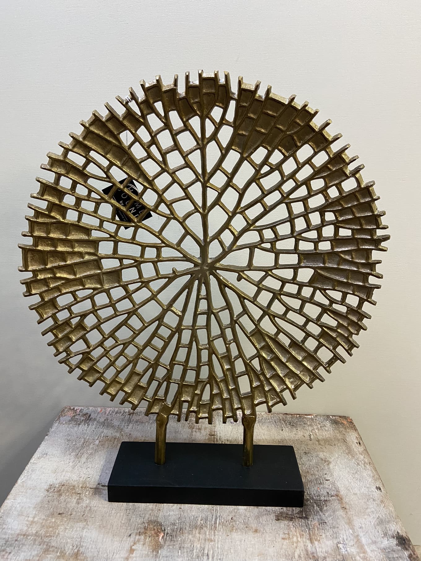 Koraal ornament in de kleur goud met zwart