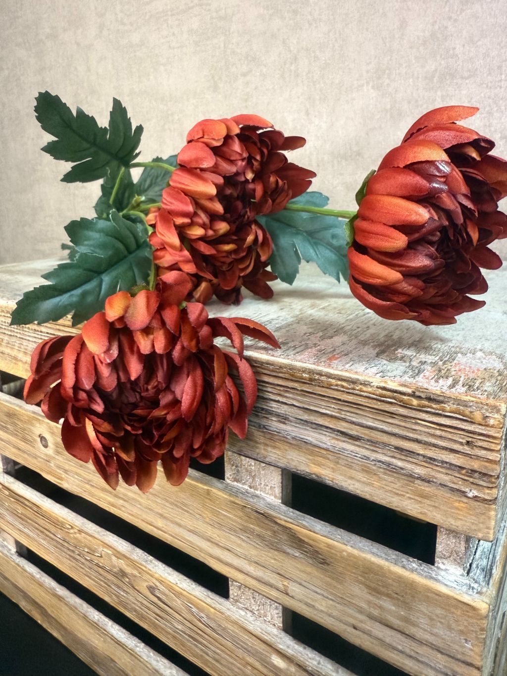 Kunstbloem Chrysant roest – levensechte kunstbloem met warme koperkleurige bloemblaadjes van Countryfield.