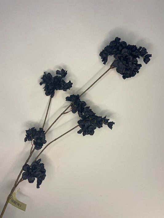 Gałązka kwiatu jedwabiu Prunus black