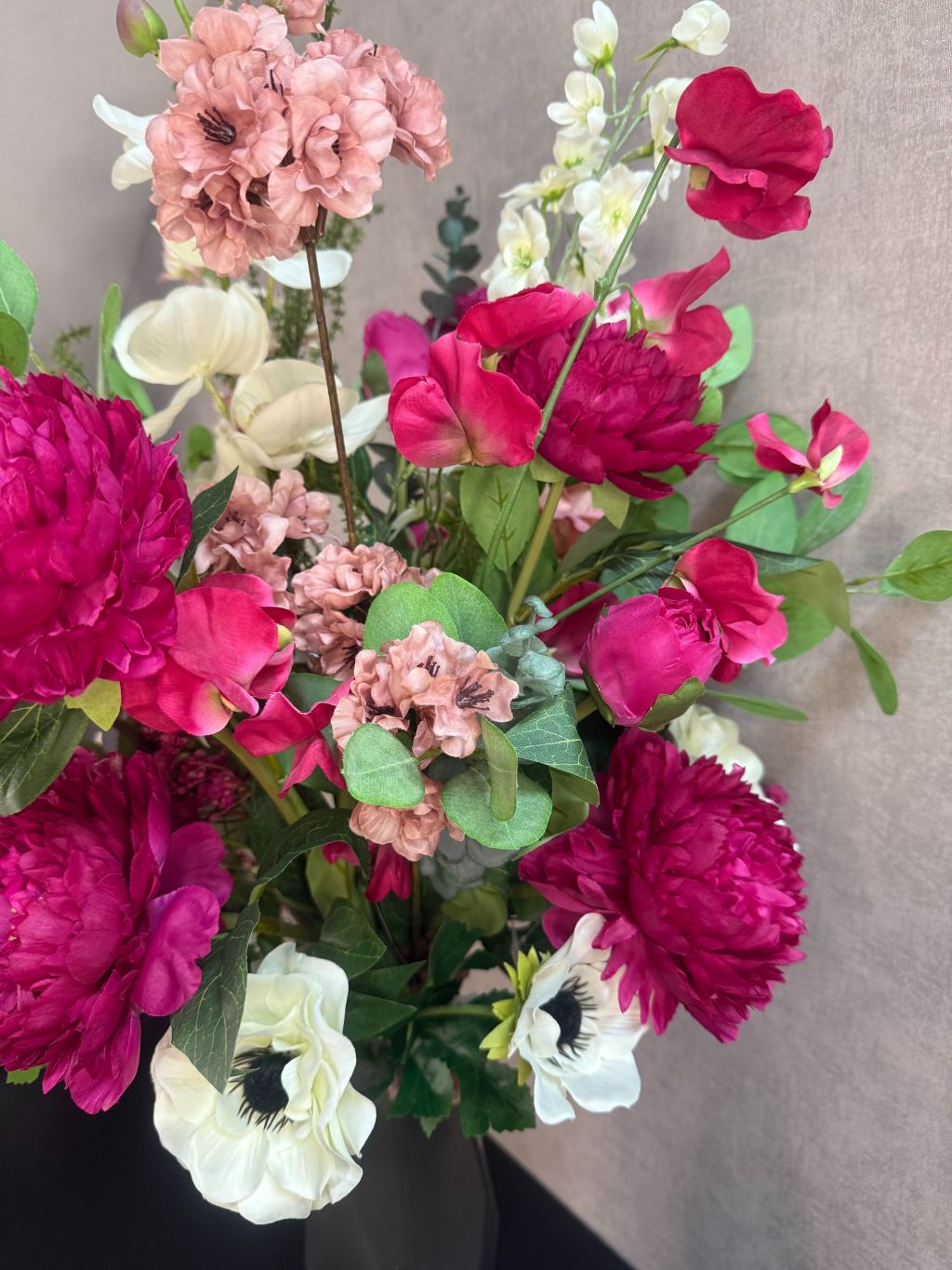 Kunstboeket Pioen, kunsttakken kleuren Fuchsia, oud roze, groen, wit