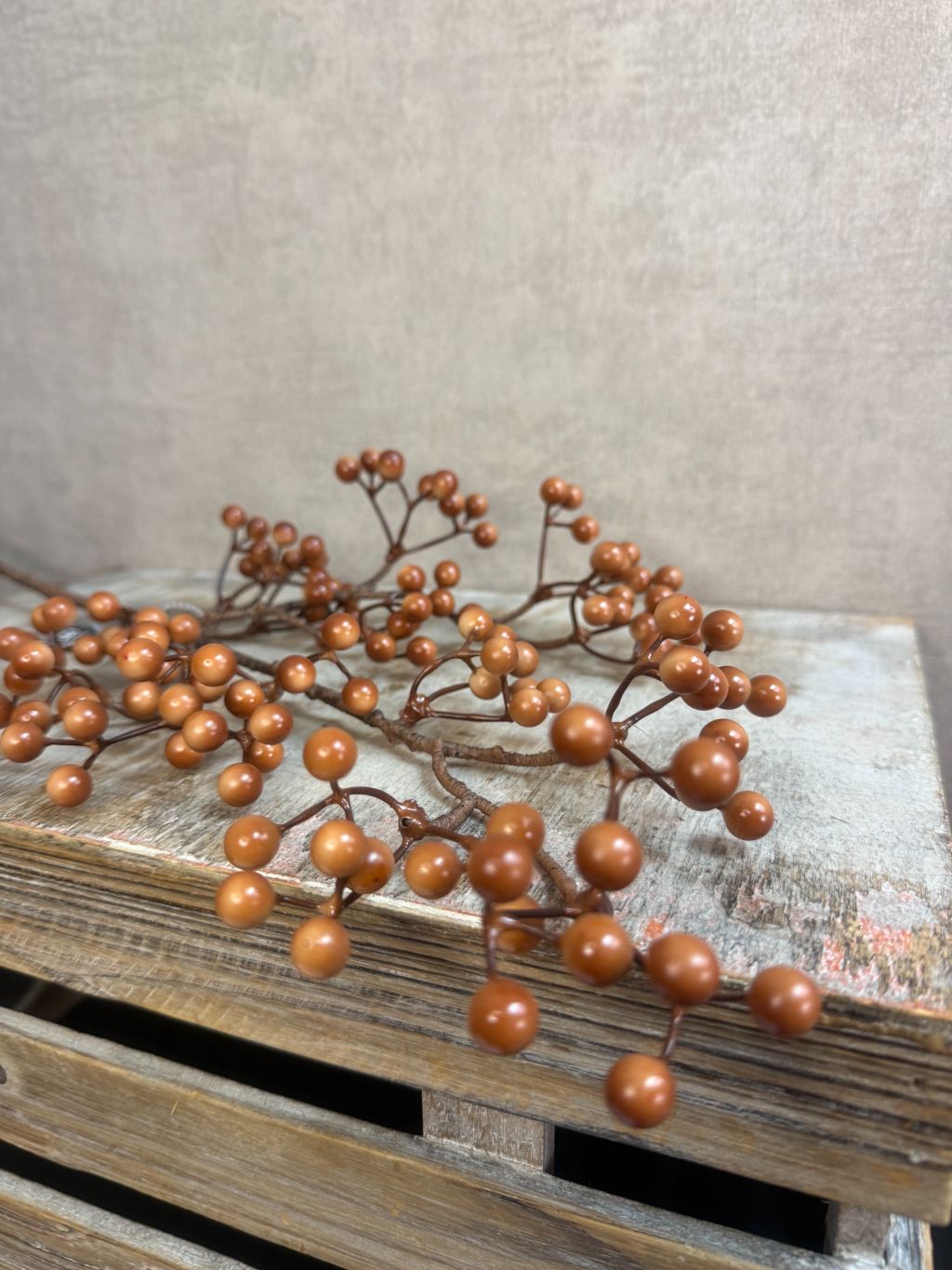 Kunsttak bessen bruin – decoratieve tak met realistische bruine bessen