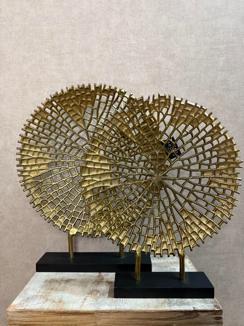 Koraal ornament in de kleur goud met zwart