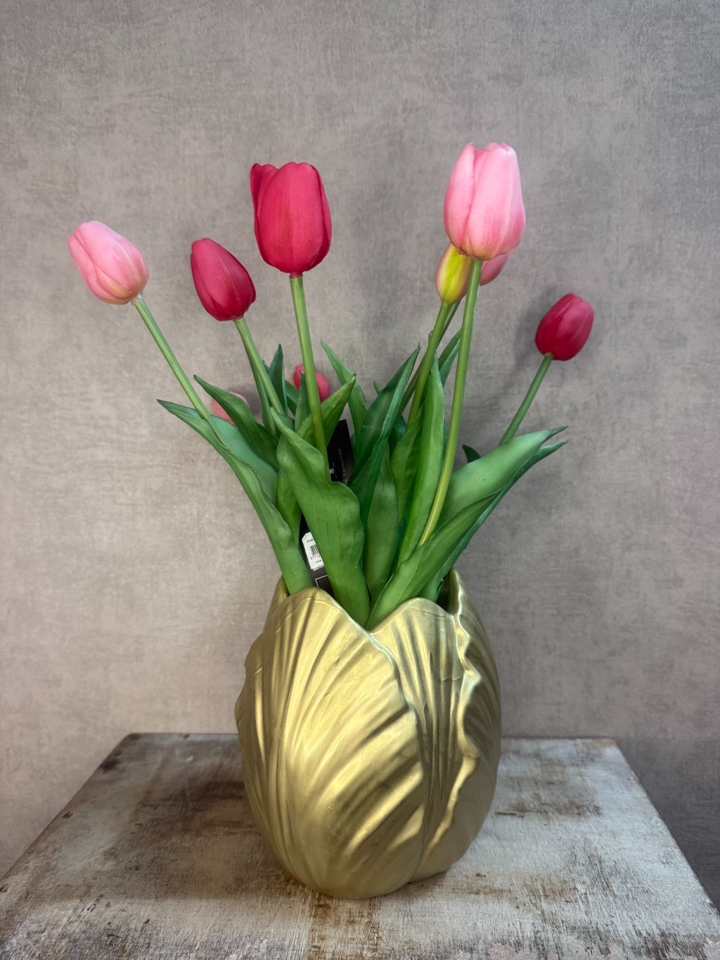 Kunstboeket tulp met gouden vaas