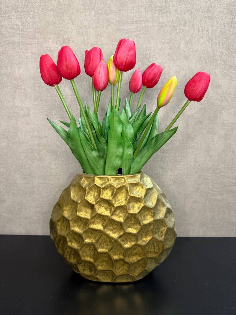 Kunstboeket tulpen fuchsia in vaas