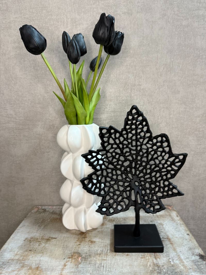 Vaas merrit met kunst tulpen en ornament