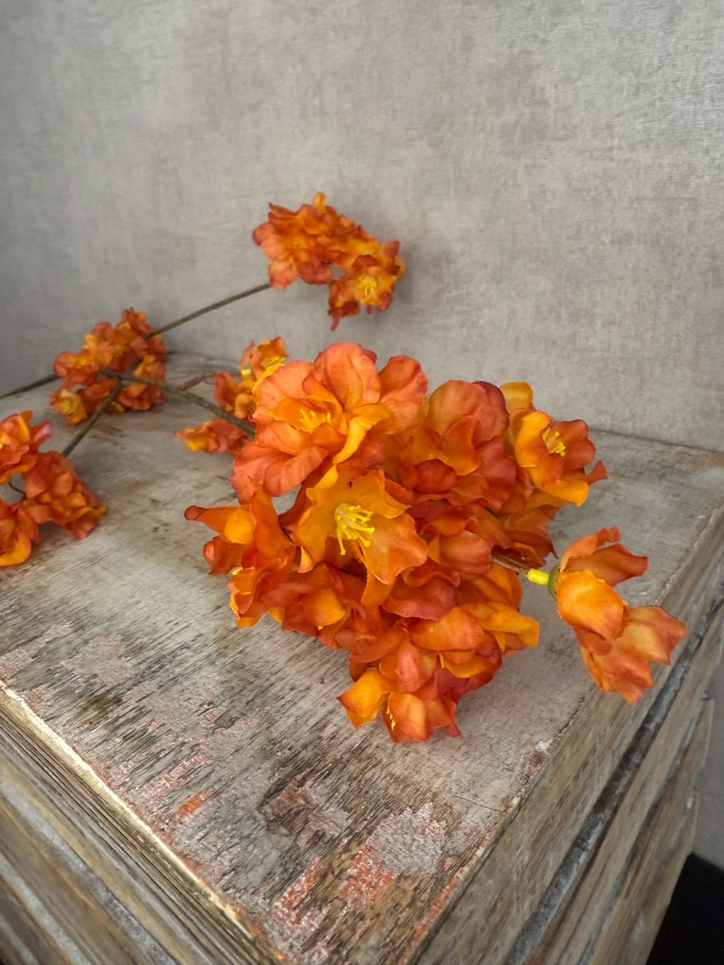 Ramo di fiori di seta Prunus arancione