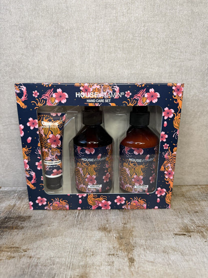HouseVitamin cadeauset handverzorging Amber met handzeep, handcrème en mini handcrème in cadeauverpakking met tijger- en bloemenprint.