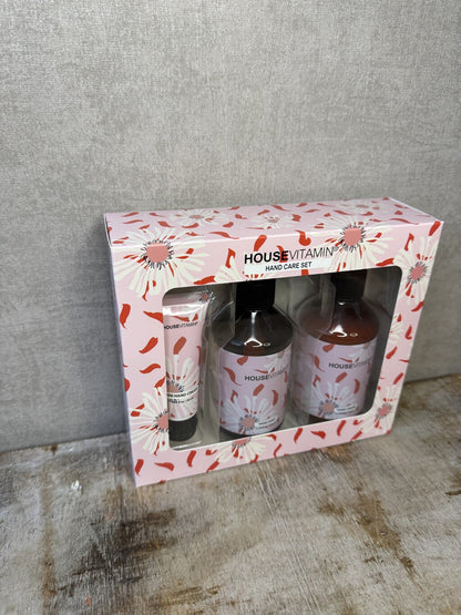 HouseVitamin handverzorging cadeauset Pioenroos met handzeep, handcrème en mini handcrème in roze cadeauverpakking.