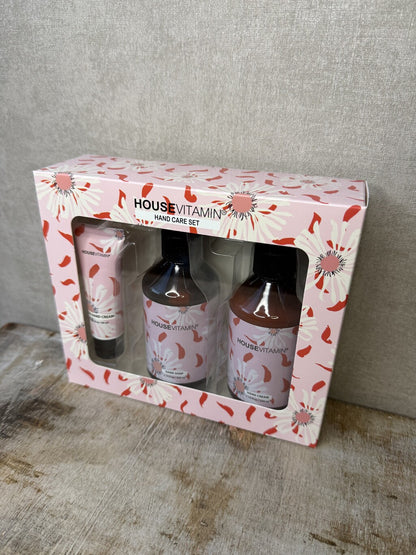 HouseVitamin handverzorging cadeauset Pioenroos met handzeep, handcrème en mini handcrème in roze cadeauverpakking.