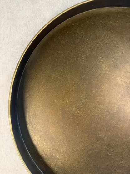 Rond metalen dienblad Saris van Countryfield in antiek goud, Ø 36,5 cm, ideaal als basis voor decoratie.