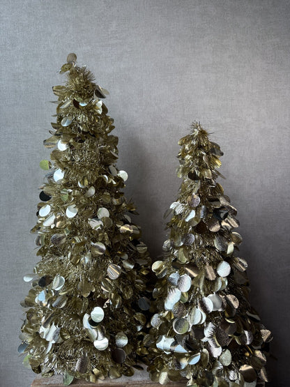Champagne gouden Kerstboom Twinkle met glanzende decoratie, verkrijgbaar in twee formaten.