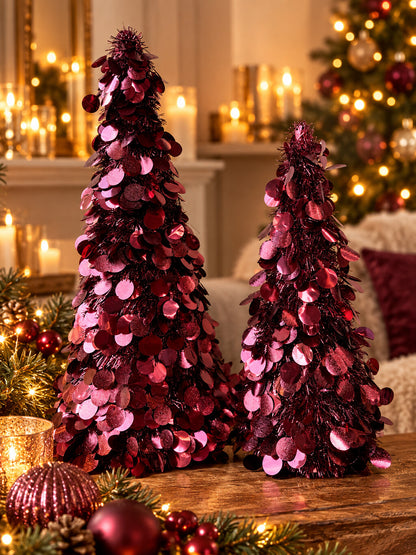 Bordeauxrode decoratieve Kerstboom Twinkle met glanzende details, verkrijgbaar in twee formaten.