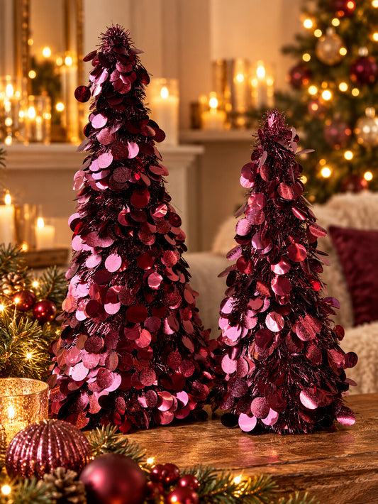 Bordeauxrode decoratieve Kerstboom Twinkle met glanzende details, verkrijgbaar in twee formaten.