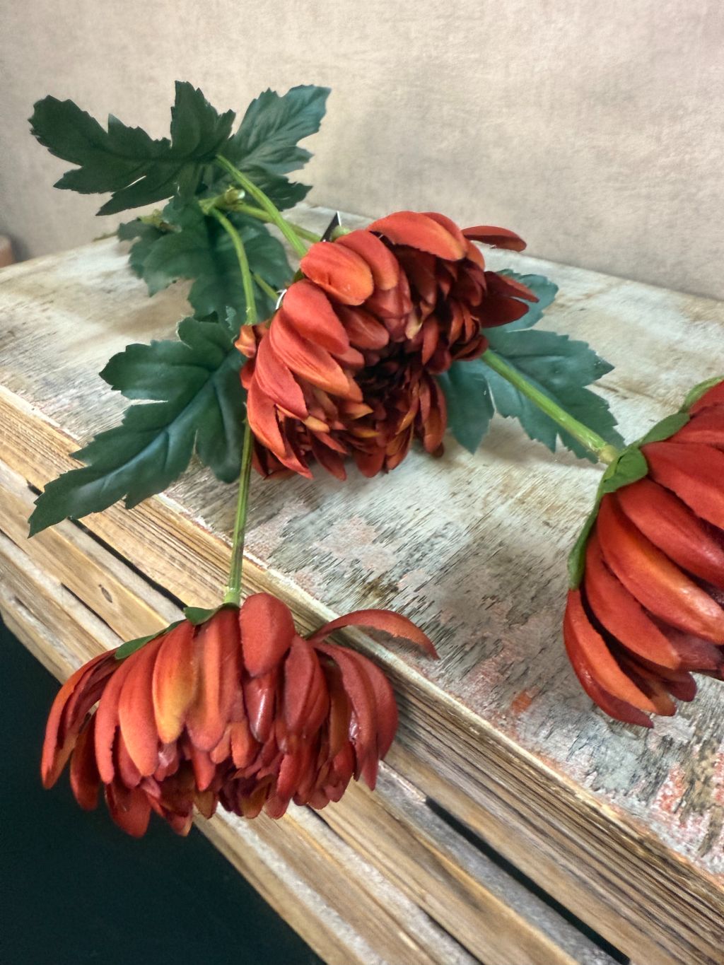 Kunstbloem Chrysant roest – levensechte kunstbloem met warme koperkleurige bloemblaadjes van Countryfield.