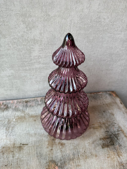 Paarse glazen LED kerstboom van 24 cm met geribbelde structuur en sfeerverlichting.