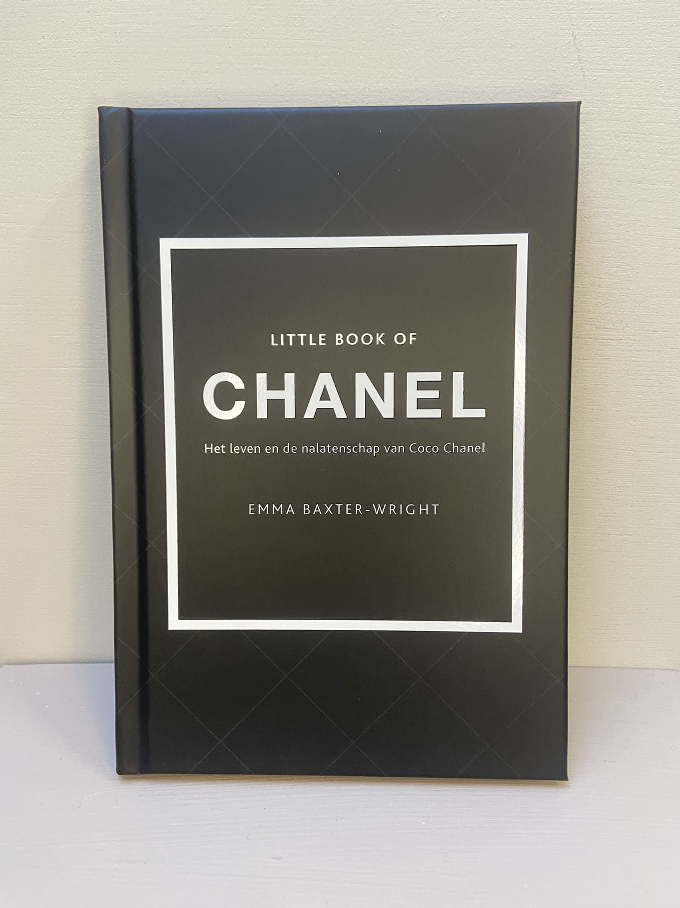 Table book | Little book of Chanel