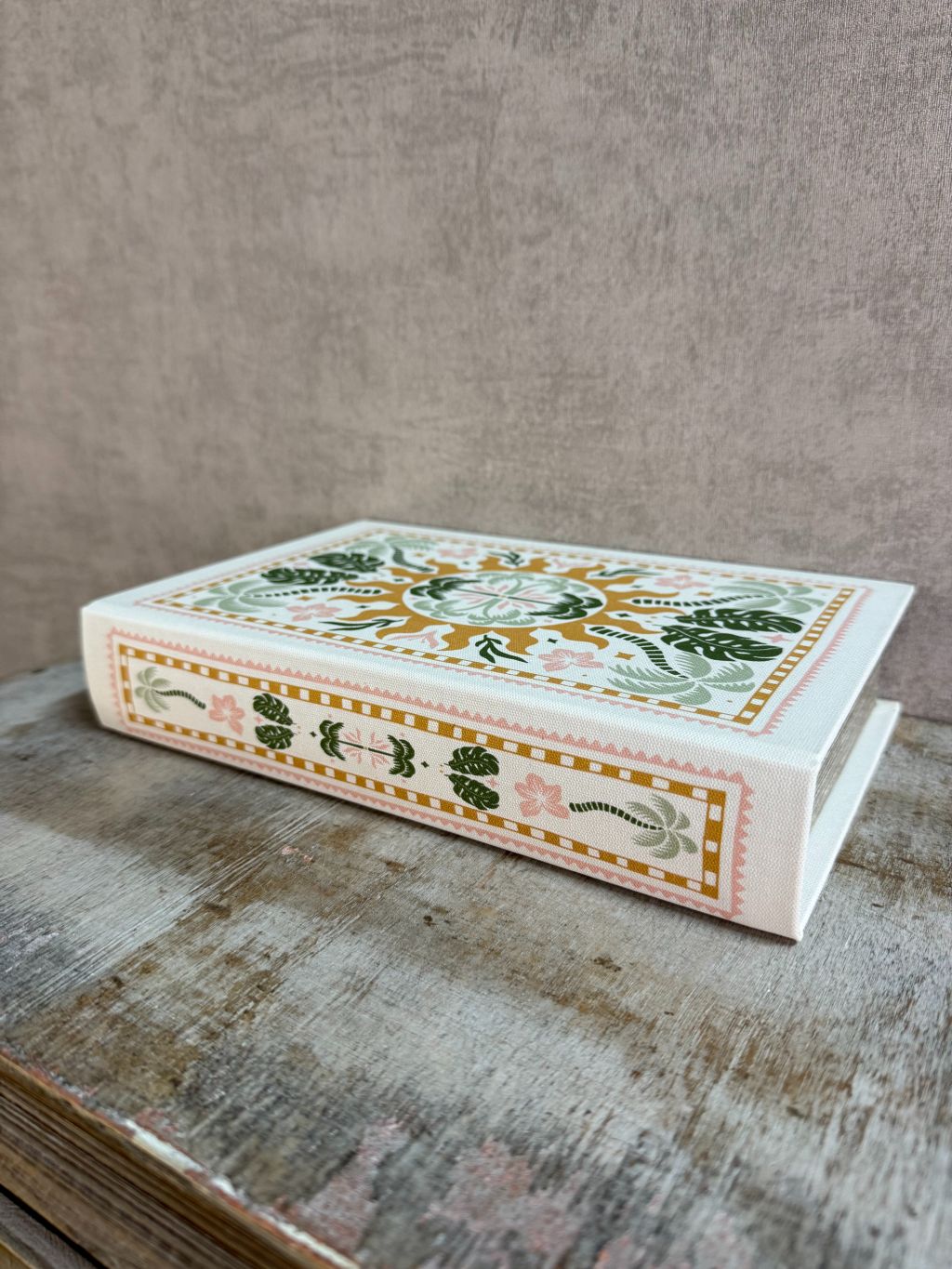 Decoratief opbergboek Botanical van Homebound by KY met botanisch patroon, opengeklapt en gesloten, geschikt voor stijlvolle opberging.