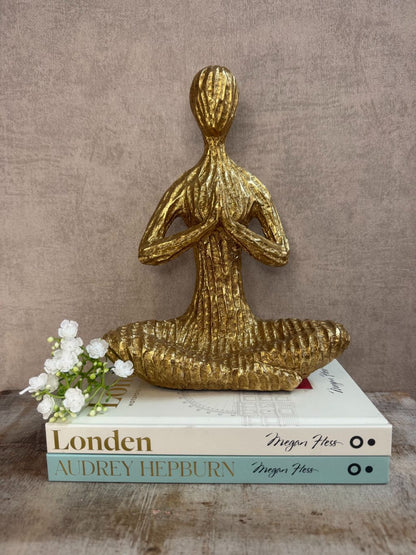 Elegant goudkleurig yoga beeldje
