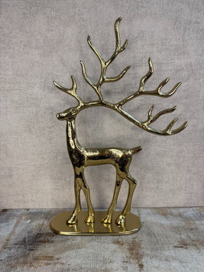 Gouden metalen ornament rendier met groot gewei van Countryfield, hoogte 33 cm.