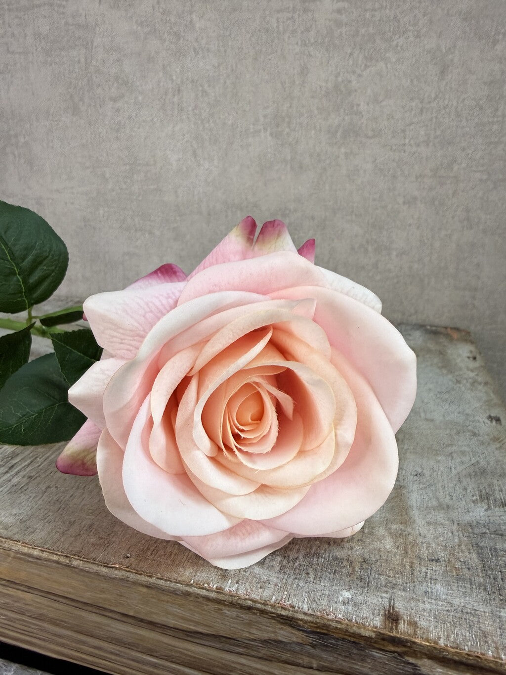 Kunstig rosenblomst med ægte berøring | lyserød