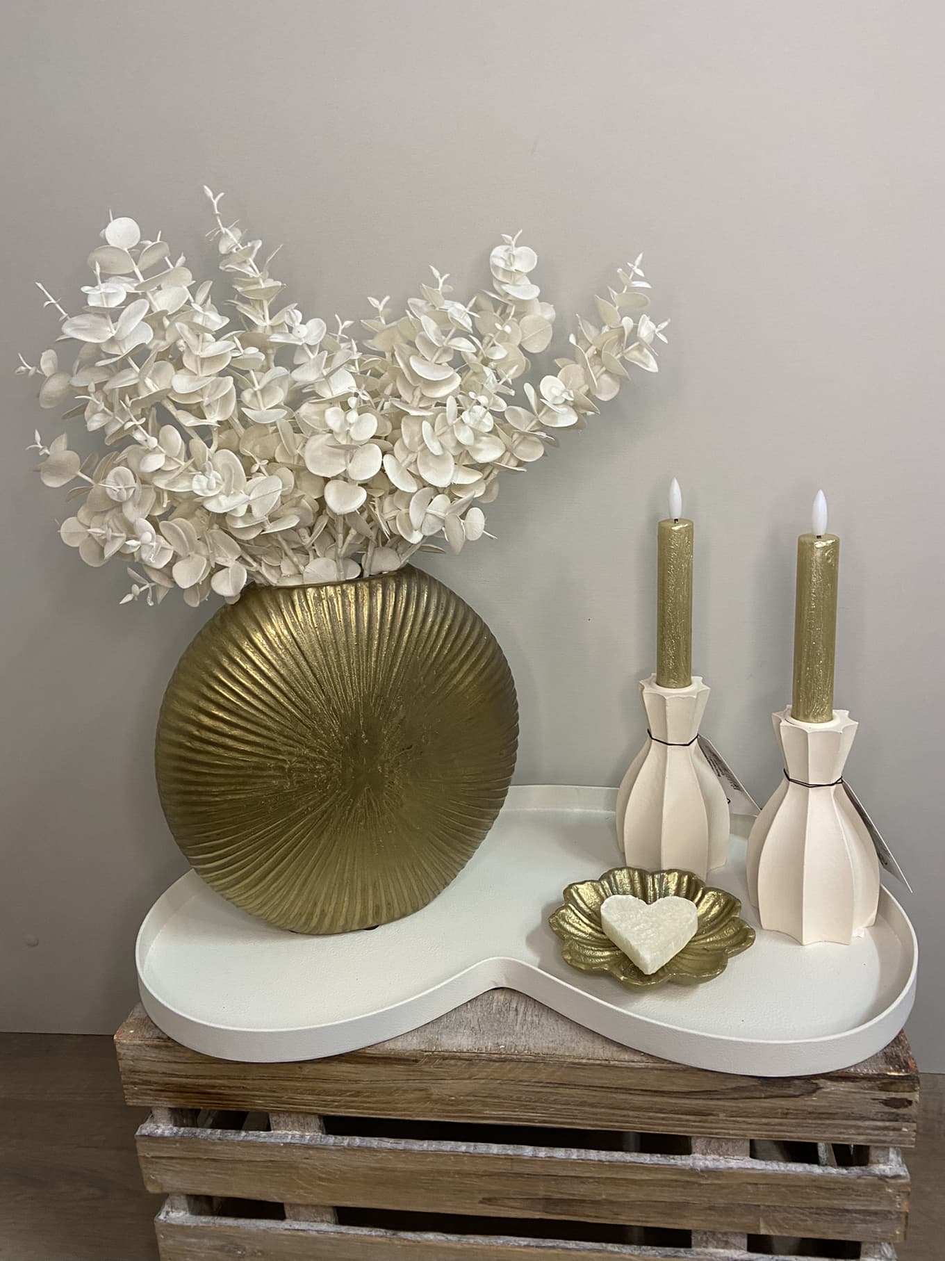 Decoratie set met beige / gouden accessoires (dienblad, vaas, kaarsen en meer)