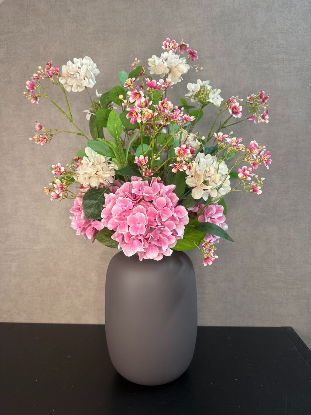 Kunstboeket_hortensia met matte vaas van Vase the World