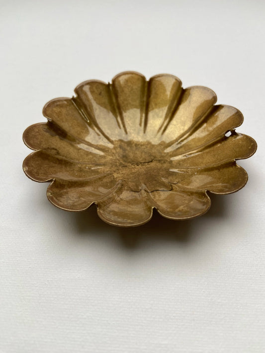 Miska z kwiatem brzoskwini